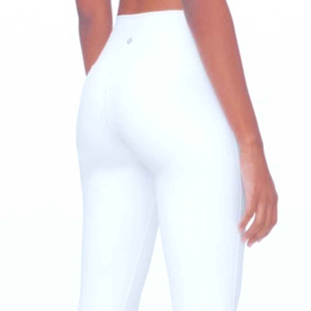 NWT Lululemon Wunder Under HR
Tight 28”